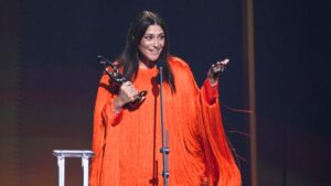 La récipiendaire du Félix de l'Artiste autochtone de l'année, Elisapie, en prestation au 47e Gala de l'ADISQ, le dimanche 9 novembre 2025 / Crédit : Jean-François LeBlanc