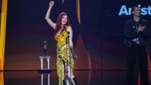 La grande gagnante du 47e Gala de l'ADISQ, avec 12 trophées, Lou Adriane Cassidy,  le dimanche 9 novembre 2025 / Crédit : Jean-François LeBlanc