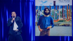 L'animateur Pierre-Yves Roy-Desmarais dans son numéro d'ouverture au 47e Gala de l'ADISQ, le dimanche 9 novembre 2025 / Crédit : Jean-François LeBlanc