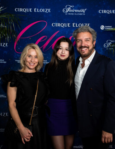 Sur le tapis rouge de Céleste, du Cirque Éloize - Jean Airoldi et ses accompagnatrices, dont l'une de ses filles / Crédit : Paméla Lajeunesse
