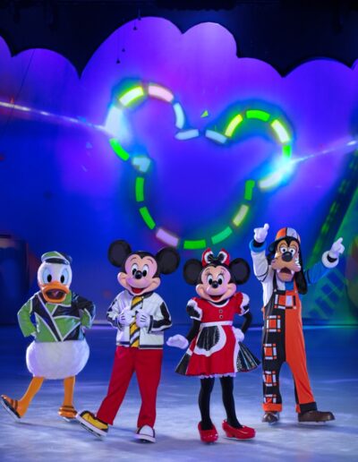 Donald Duck, Mickey, Minnie et Goofy sont les stars du spectacle "Disney on Ice - L'expédition de Mickey" ! // Courtoisie Feld Entertainment et evenko